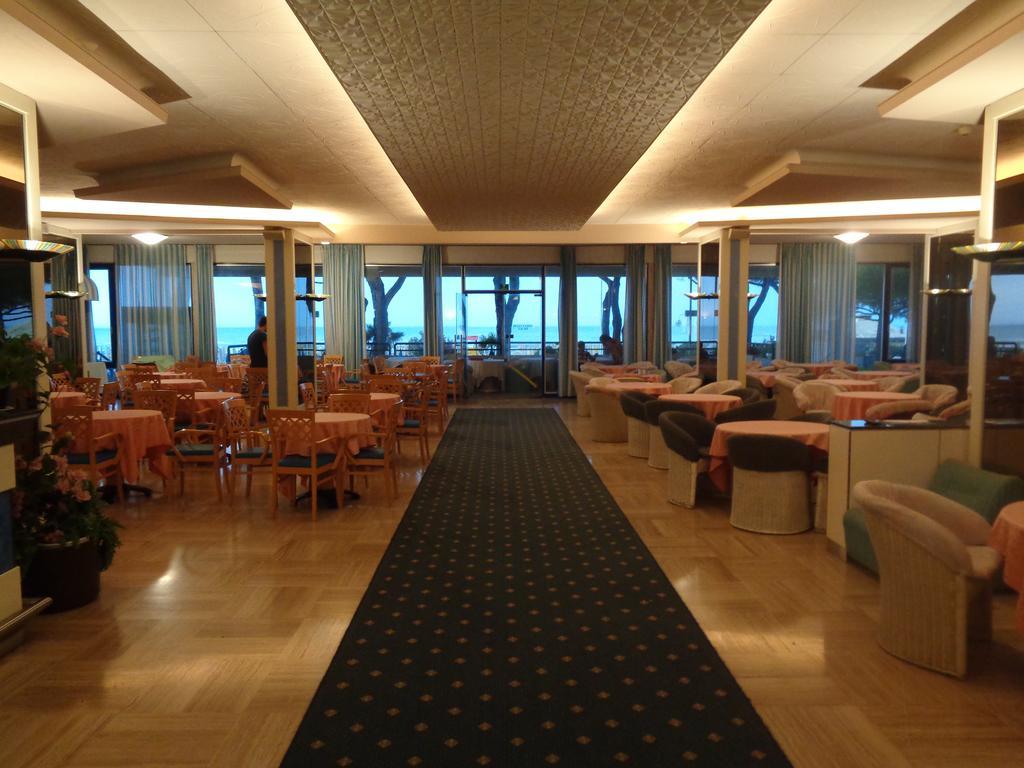 Hotel Ambasciatori Palace Lido di Jesolo Exterior foto